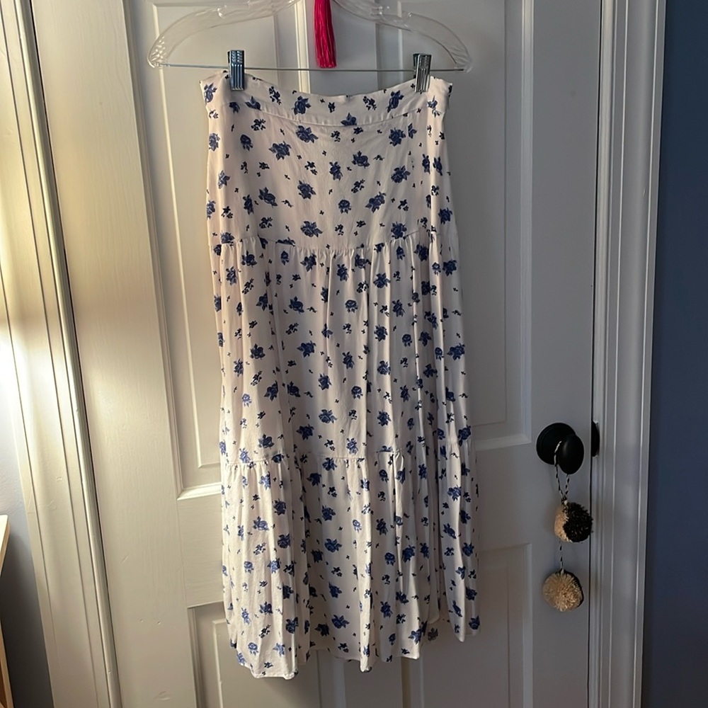 Sweet feminine sexy, NWOT Sezane skirt, lined, blue and white floral 38 🌞